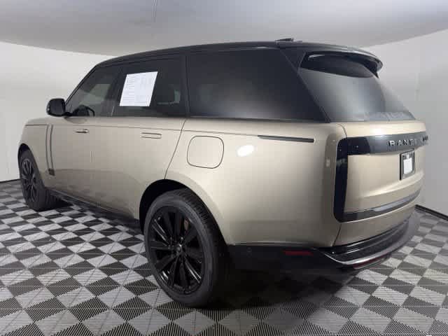 Used 2025 Land Rover Range Rover SE AWD/4WD image 4