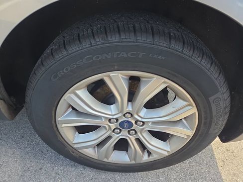 Used 2020 Ford Edge Titanium FWD image 6
