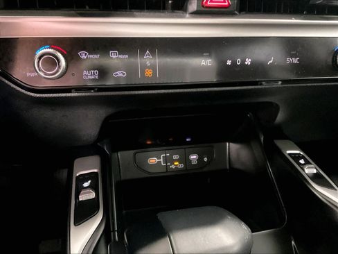 Used 2024 Kia Sorento S w/ Panoramic Sunroof Package image 27