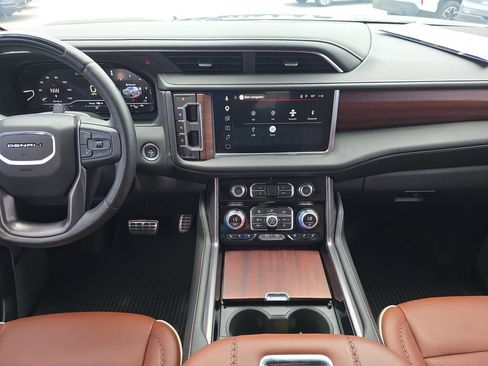 Used 2023 GMC Yukon Denali Ultimate AWD/4WD image 15