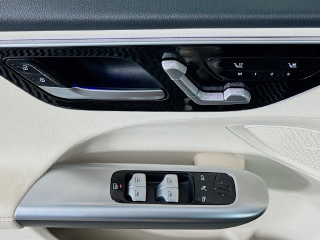 Used 2025 Mercedes-Benz C 300 Sedan image 20