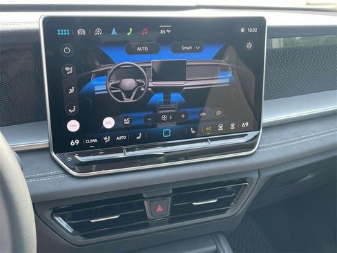 New 2025 Volkswagen Tiguan SE image 30