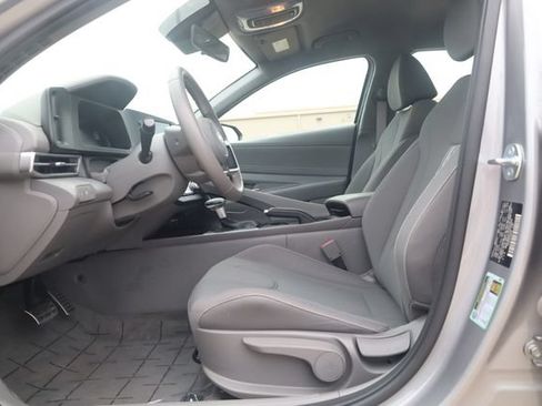 Used 2025 Hyundai Elantra Sport FWD image 12