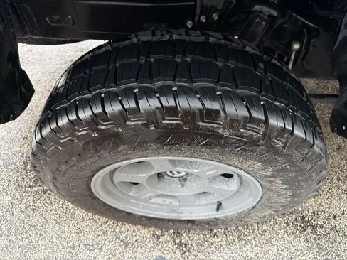 Used 2025 Toyota Tacoma SR5 AWD/4WD image 5
