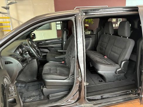 Used 2018 Dodge Grand Caravan SE image 15