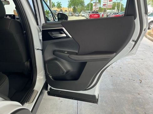Used 2024 Mitsubishi Outlander ES image 24