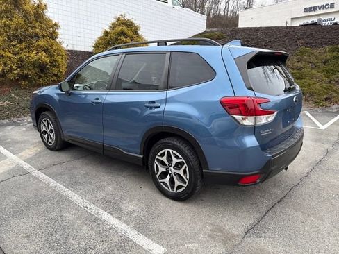 Used 2020 Subaru Forester Premium image 3