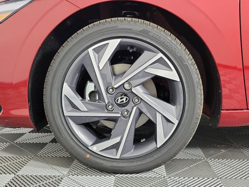 New 2025 Hyundai Elantra Limited image 35