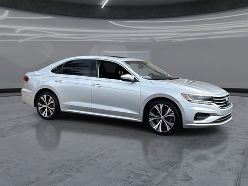 Used 2020 Volkswagen Passat 2.0T SEL FWD image 2