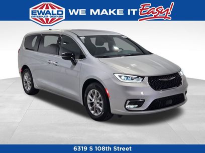 New 2026 Chrysler Pacifica Select