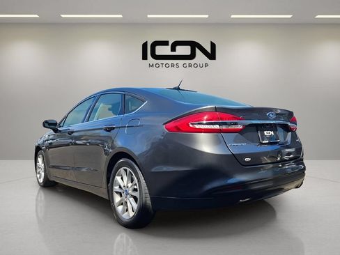 Used 2017 Ford Fusion SE w/ Fusion SE Technology Package FWD image 6