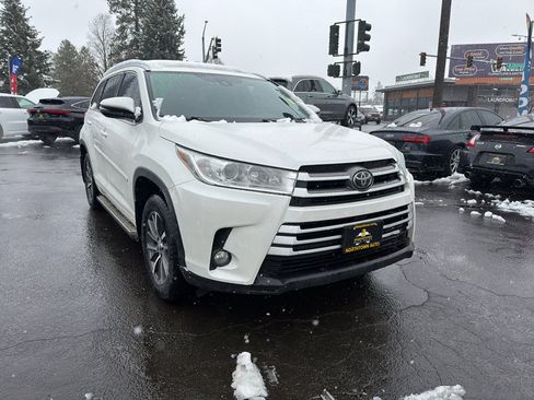Used 2018 Toyota Highlander XLE w/ Protection Package #3 image 8