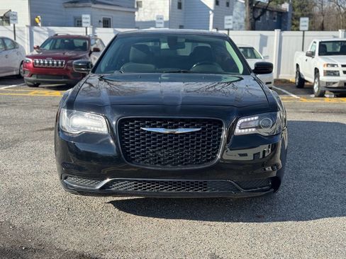 Used 2019 Chrysler 300 Touring w/ Sport Appearance Package image 3