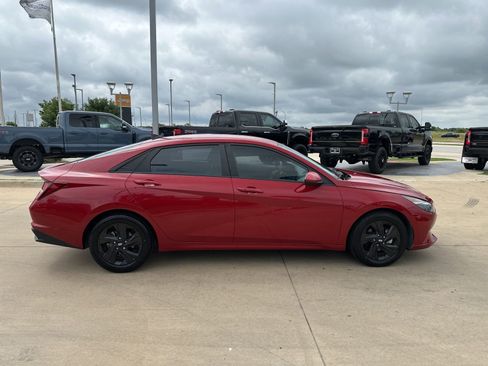 Used 2023 Hyundai Elantra SEL FWD image 7