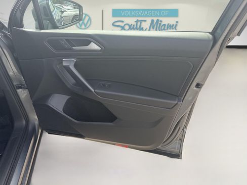 Used 2021 Volkswagen Tiguan SE w/ Panoramic Sunroof Package FWD image 33