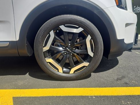 Used 2023 Kia Telluride S image 4