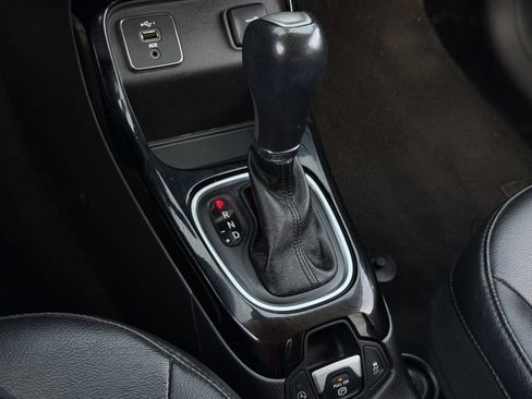 Used 2019 Jeep Compass Latitude FWD image 19