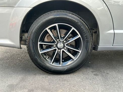 Used 2018 Dodge Grand Caravan SE image 27