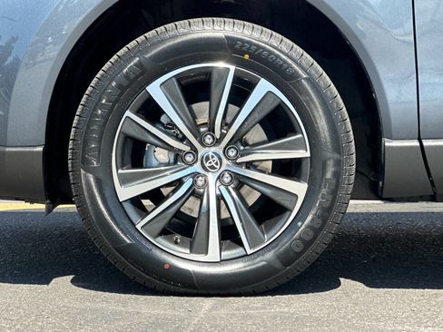 Used 2024 Toyota Venza LE AWD/4WD image 23