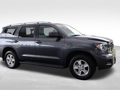Used 2019 Toyota Sequoia SR5 AWD/4WD image 16
