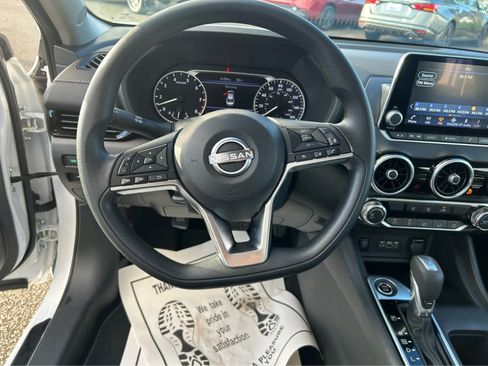 Used 2025 Nissan Sentra SV FWD image 5