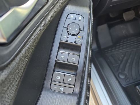 Used 2023 Nissan Rogue SV image 16