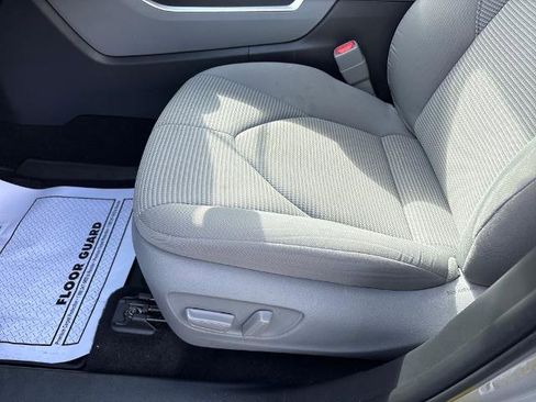 Used 2022 Toyota Highlander LE image 19