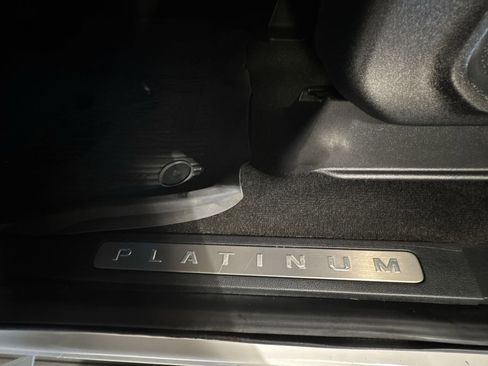 Used 2020 Ford Expedition Platinum image 19