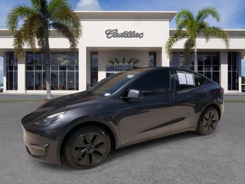 Used 2024 Tesla Model Y Long Range AWD/4WD image 7