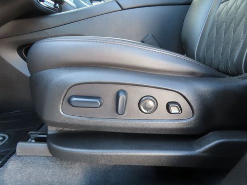 Used 2024 Buick Enclave Avenir w/ Avenir Technology Package image 8