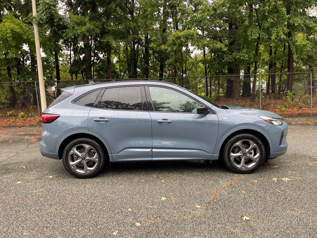 Used 2024 Ford Escape ST-Line w/ Tech Pack #1 FWD image 6