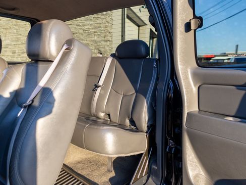 Used 2006 Chevrolet Silverado 3500 LT w/ Heavy-Duty Power Package image 38