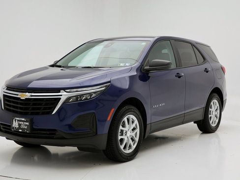 Used 2023 Chevrolet Equinox LS w/ LS Convenience Package image 4