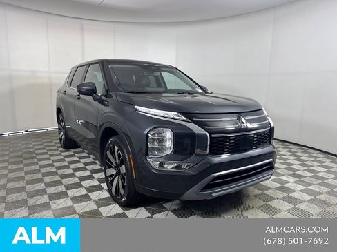 Used 2025 Mitsubishi Outlander SE FWD image 4