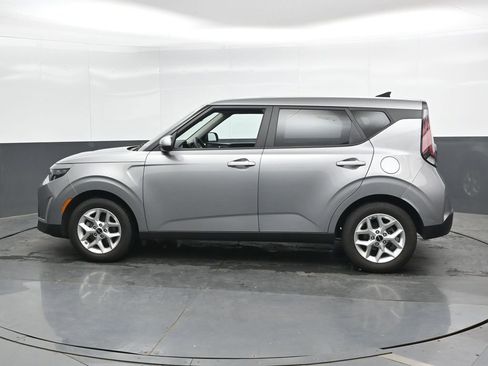 Used 2025 Kia Soul LX w/ LX Technology Package FWD image 8