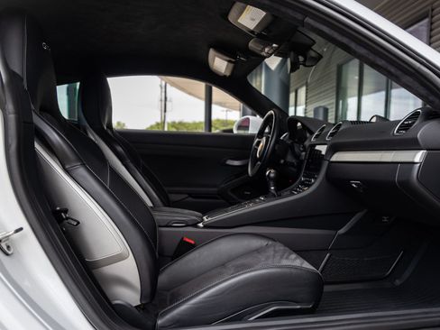 Certified 2020 Porsche 718 Cayman GT4 RWD image 45