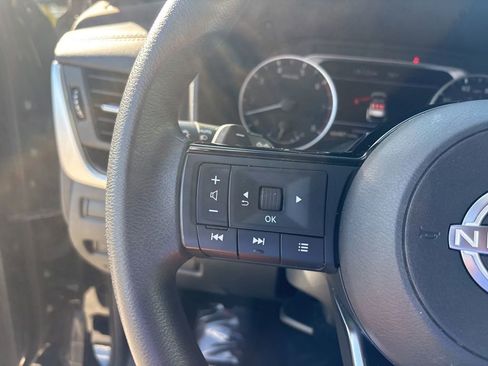 Used 2023 Nissan Rogue SV image 38