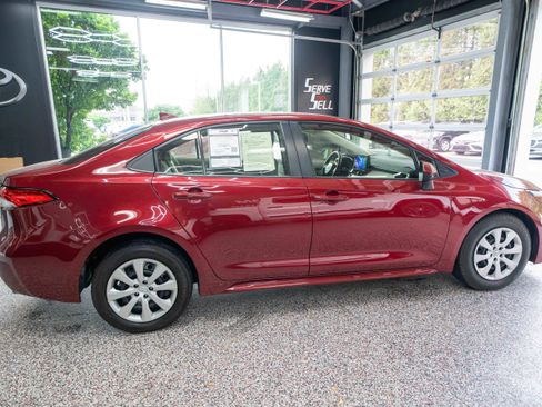 Used 2025 Toyota Corolla LE FWD image 4