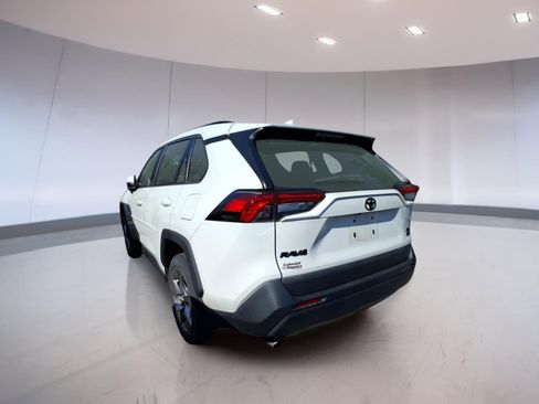 Used 2022 Toyota RAV4 XLE w/ Convenience Package AWD/4WD image 3