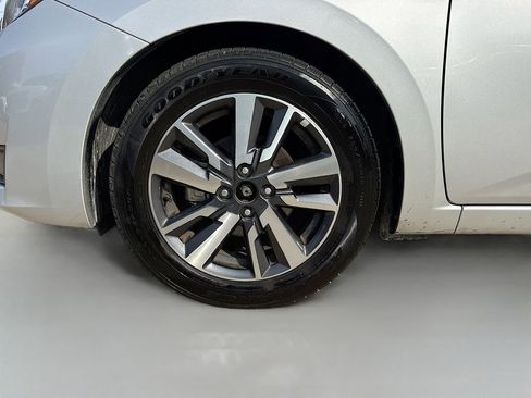 Used 2023 Nissan Versa SV FWD image 30