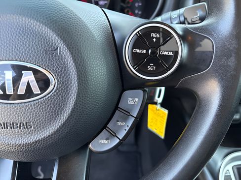 Used 2018 Kia Soul + FWD image 29