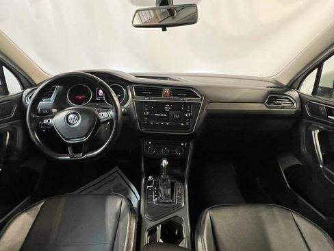 Used 2018 Volkswagen Tiguan SE w/ Panoramic Sunroof Package FWD image 13