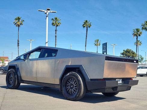 Used 2025 Tesla Cybertruck AWD Crew Cab image 2