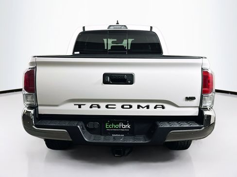 Used 2021 Toyota Tacoma TRD Off-Road RWD image 7