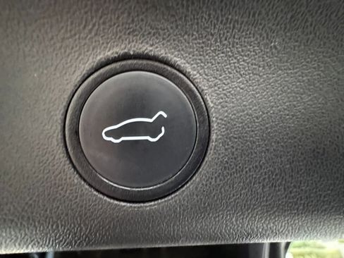 Used 2024 Tesla Model Y Long Range AWD/4WD image 32
