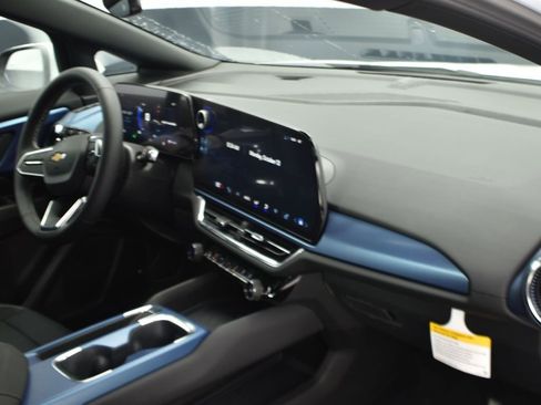 New 2025 Chevrolet Equinox EV LT FWD image 22