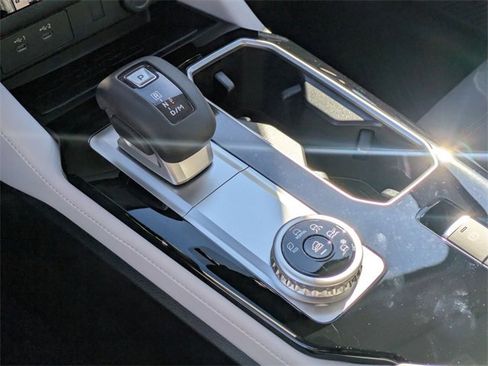 New 2025 Mitsubishi Outlander SE image 24