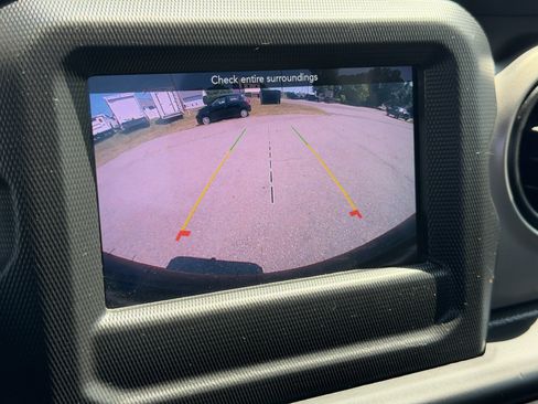Used 2021 Jeep Wrangler Sport AWD/4WD image 10