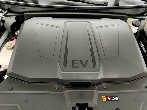 Used 2025 Hyundai Ioniq 5 SEL RWD image 24