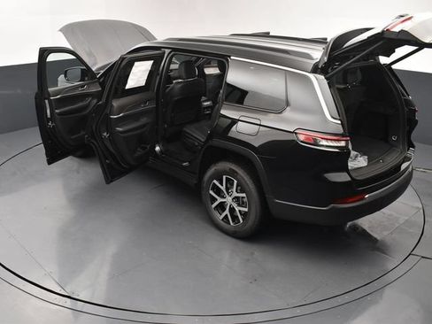 Used 2025 Jeep Grand Cherokee L Limited AWD/4WD image 28